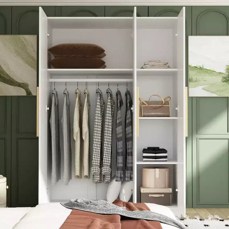 Armoire 3 portes blanche avec poignées en bois, usage adulte