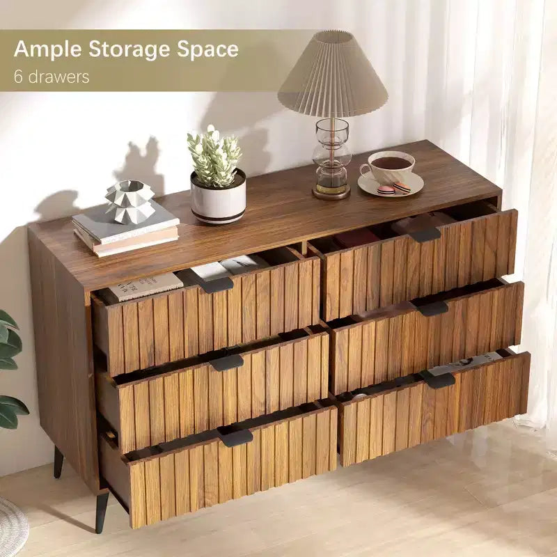Commode 6 tiroirs cannelés marron de style Mid-Century Modern