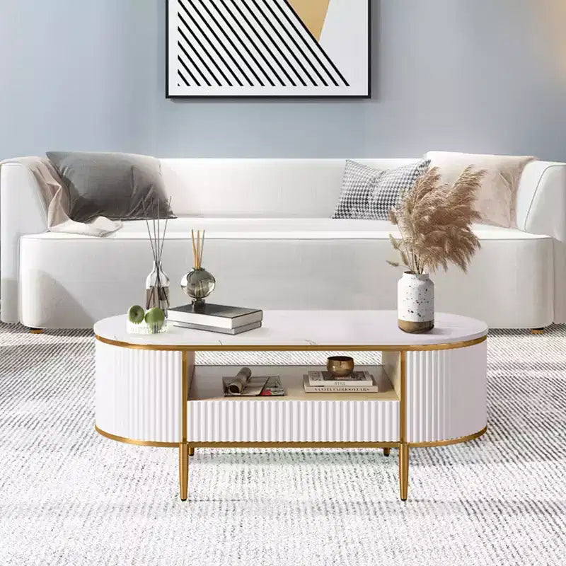 Table basse ovale blanche avec plateau en faux marbre et cadre en métal