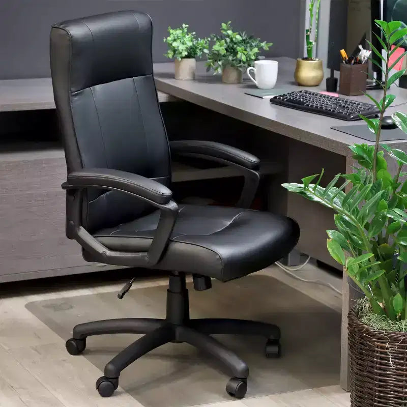 Chaise de bureau Elama High Back réglable en similicuir noir
