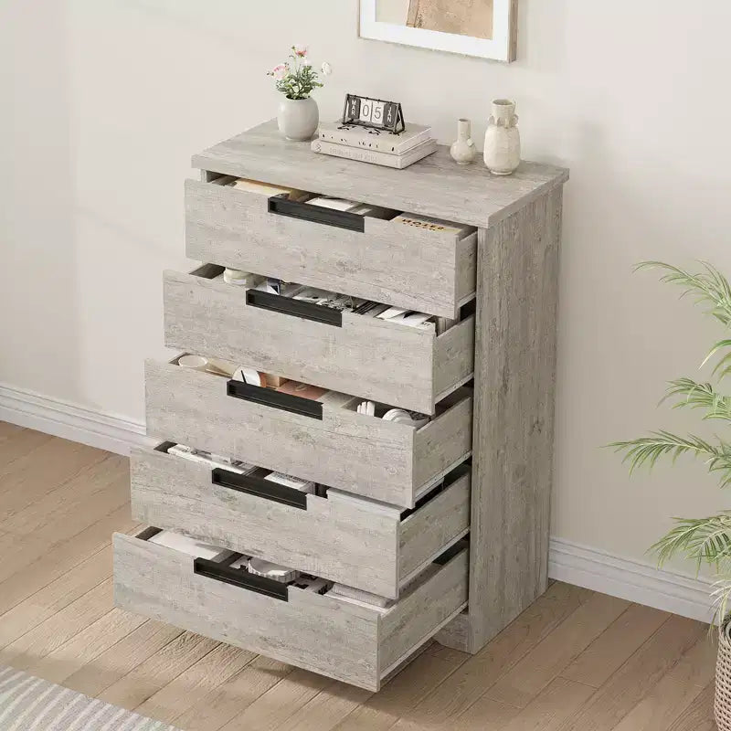 Commode à 5 tiroirs en bois naturel avec poignées intégrées