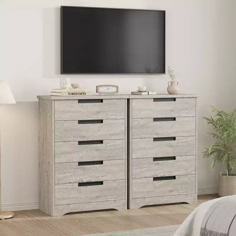 Commode à 5 tiroirs en bois naturel avec poignées intégrées