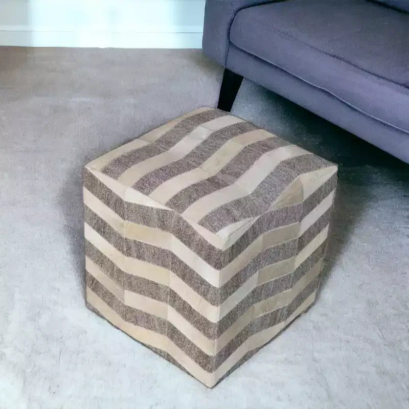 HomeRoots 18 Pouf cube ottoman chevrons en poils de vache gris et beige
