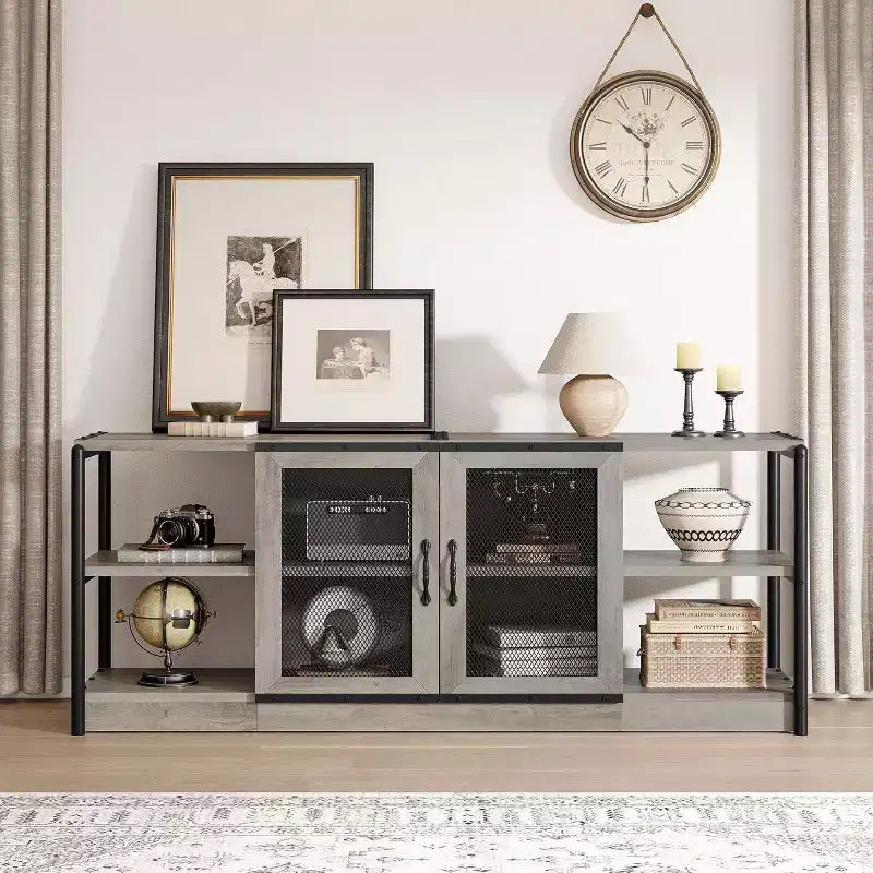 Meuble TV gris rustique, meuble TV de 160 cm avec armoire de rangement et portes en maille pour salon et chambre à coucher