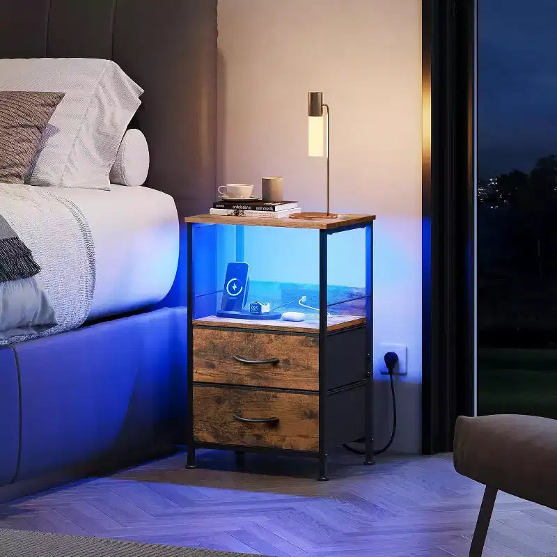 Table de chevet avec station de recharge, table de chevet LED avec 2 tiroirs en tissu, étagère de rangement, 3 ports USB et 2 prises de courant