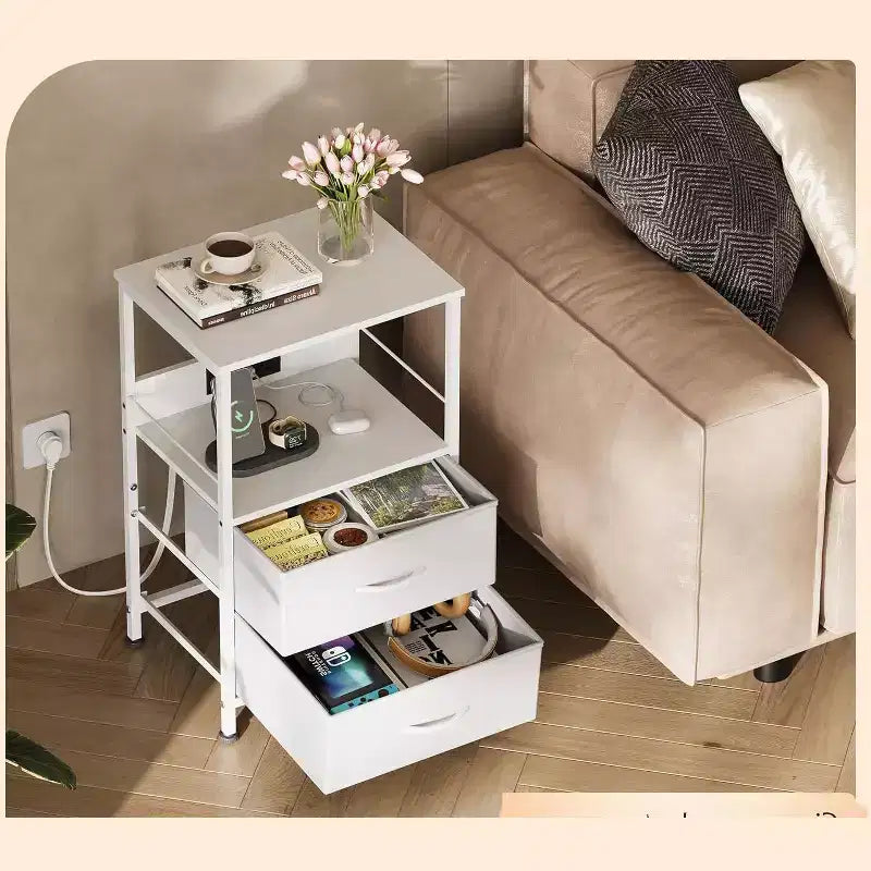 Table de chevet avec station de recharge, table de chevet LED avec 2 tiroirs en tissu, étagère de rangement, 3 ports USB et 2 prises de courant