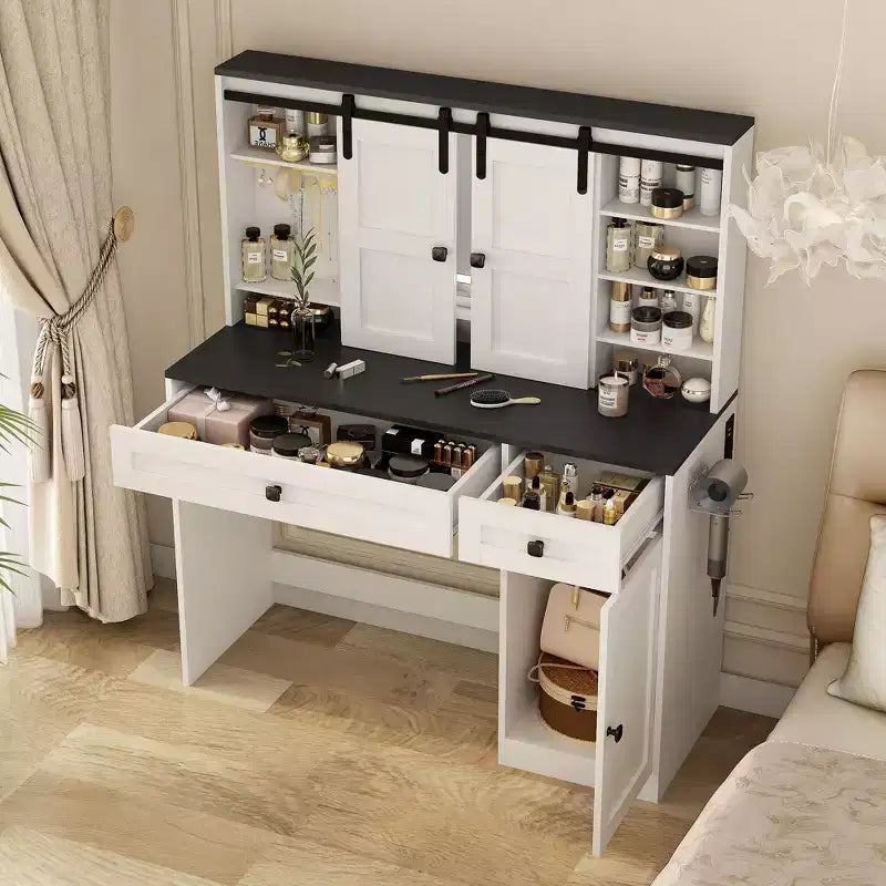 Coiffeuse de 110 cm de large Okak Farmhouse avec support pour sèche-cheveux, bureau de vanité avec tiroir de maquillage et armoire pour chambre à coucher