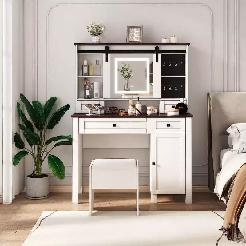 Coiffeuse de 110 cm de large Okak Farmhouse avec support pour sèche-cheveux, bureau de vanité avec tiroir de maquillage et armoire pour chambre à coucher