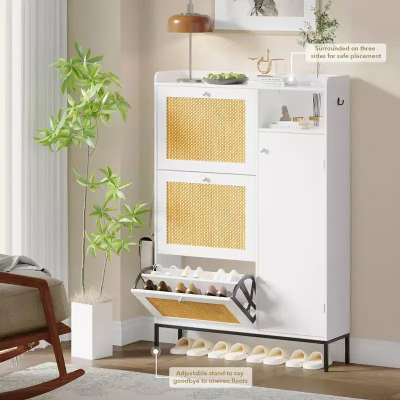 Meuble à Chaussures 3 Niveaux Acekool avec Tiroirs Basculants en Rotin Naturel, Étagères Réglables et Rangement Ouvert, Organisateur d'Entrée Disponible en Plusieurs Finitions