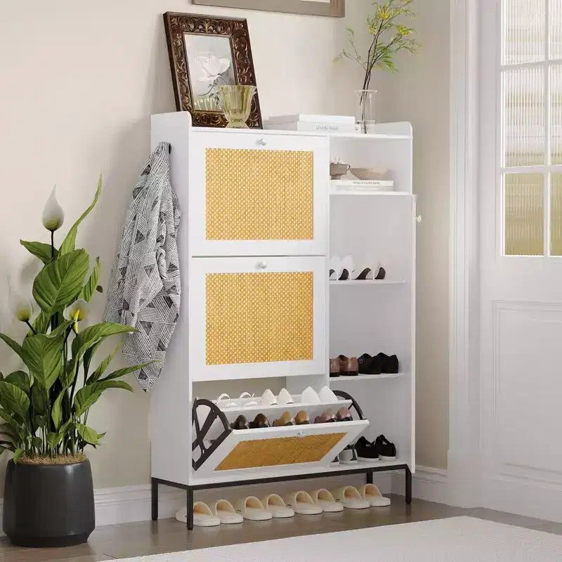 Meuble à Chaussures 3 Niveaux Acekool avec Tiroirs Basculants en Rotin Naturel, Étagères Réglables et Rangement Ouvert, Organisateur d'Entrée Disponible en Plusieurs Finitions