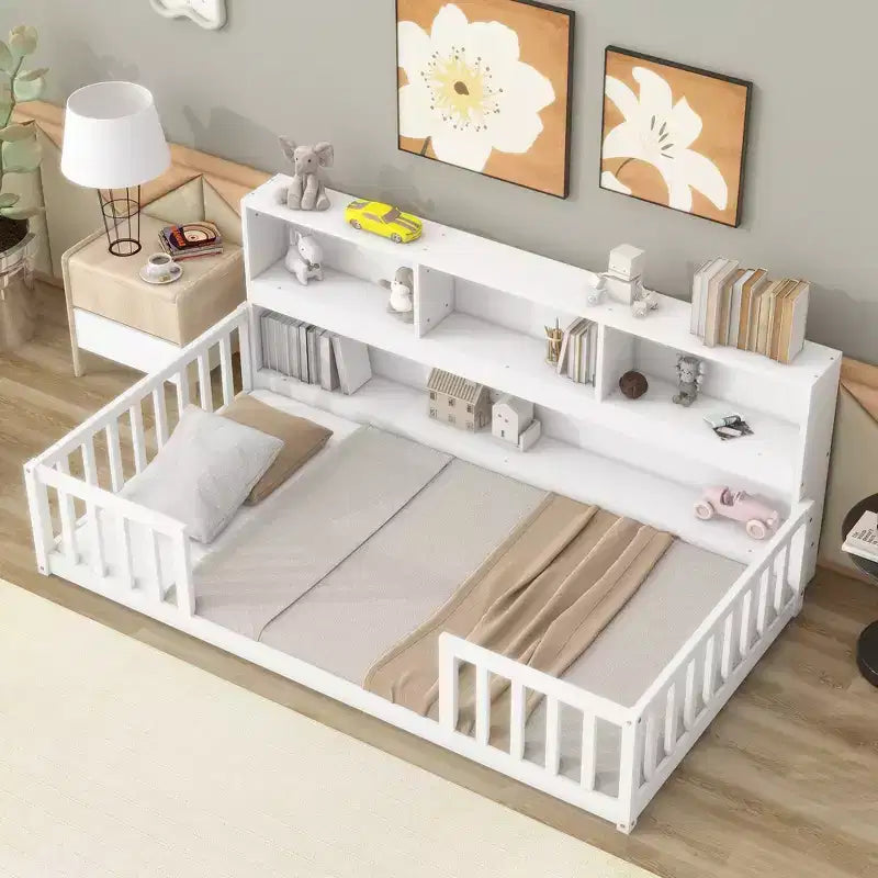 Cadre de lit double/complet Okak avec bibliothèque de chevet et barrières de sécurité, lit au sol de rangement sans porte pour chambre de bébés/enfants