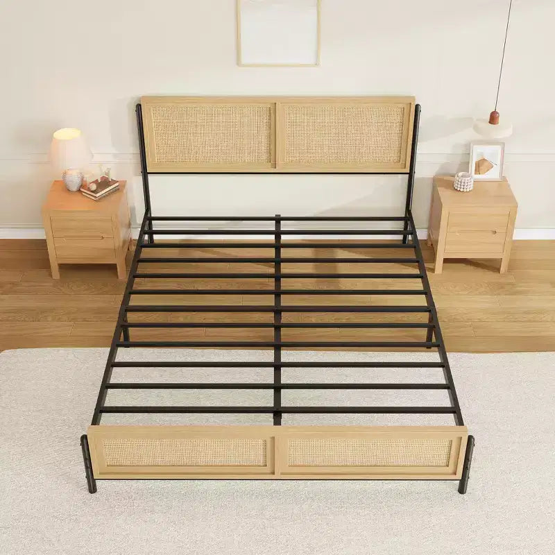 Lit Garvee avec tête et pied de lit en rotin naturel, plateforme en bois sans sommier tapissier, cadre de lit en métal silencieux