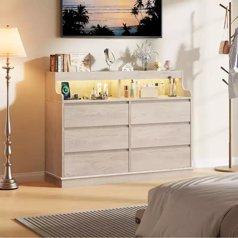 Commode de 51" de large, 6 tiroirs, commode moderne, avec lumières LED, station de charge, étagère ouverte, pour salon