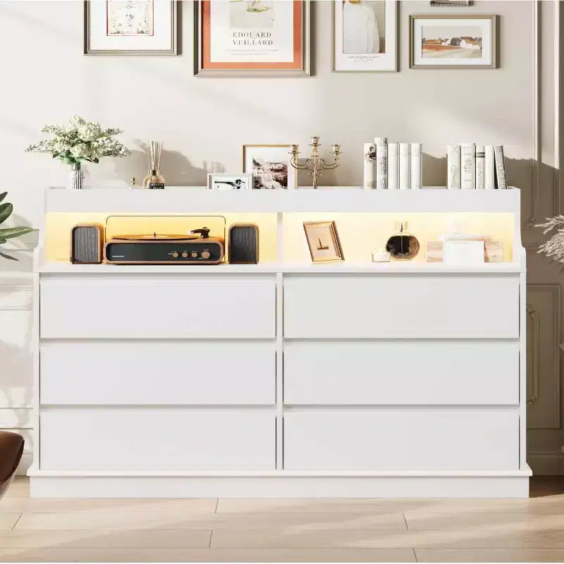 Commode de 51" de large, 6 tiroirs, commode moderne, avec lumières LED, station de charge, étagère ouverte, pour salon