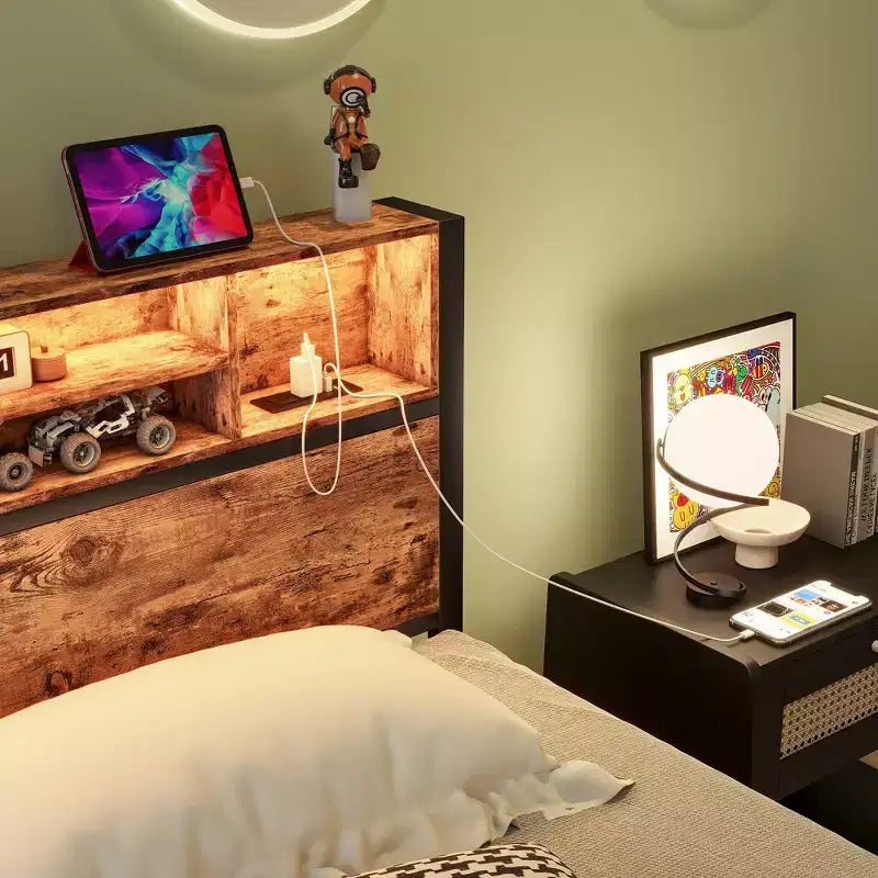 CLIHOME Cadre de lit double avec tête de lit de rangement, plateforme de lit en métal avec station de charge, rangement bibliothèque