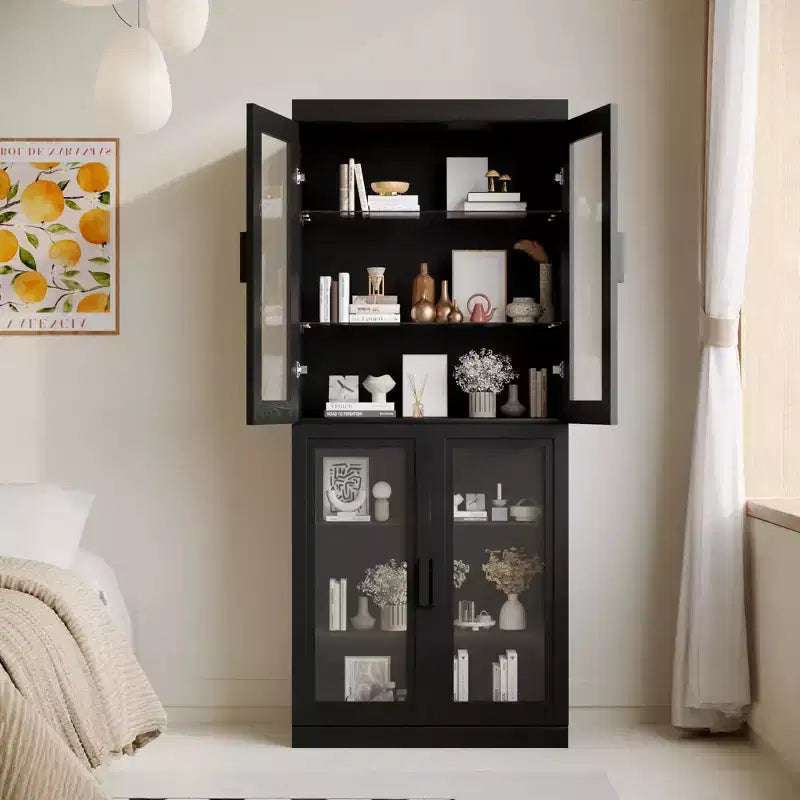 Meuble de rangement vitré. Le corps du meuble et la porte offrent un double espace de rangement. Le verre trempé de qualité alimentaire est résistant à l'humidité et aux rayures.