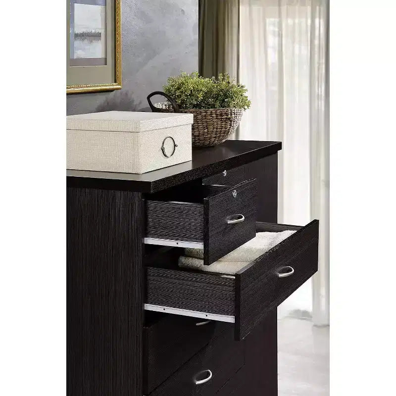 Commode jumbo HomeStock à 7 tiroirs, cinq grands tiroirs, deux petits tiroirs avec deux serrures, tringle de suspension et trois étagères, commode verticale