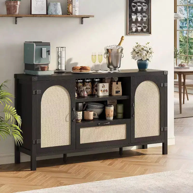 DobleePy 59 Buffet en rotin noir avec portes, tiroir et étagères réglables, buffet de bar à café style bohème et ferme pour cuisine et salon