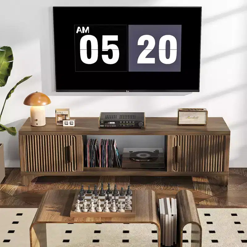 Meuble TV SUGIFT pour téléviseurs 32-80", meuble média noyer Mid-Century avec portes à fermeture douce et gestion des câbles