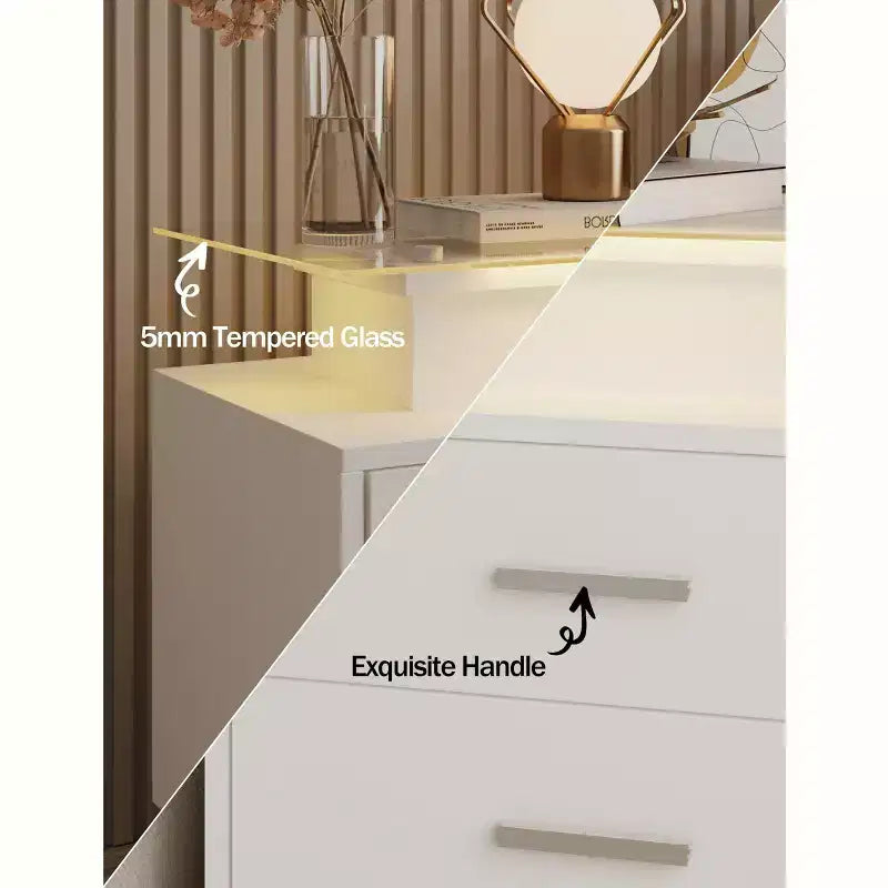 Table de chevet moderne blanche avec 2 tiroirs, plateau en verre, station de recharge et lumières LED - Idéale pour la chambre à coucher