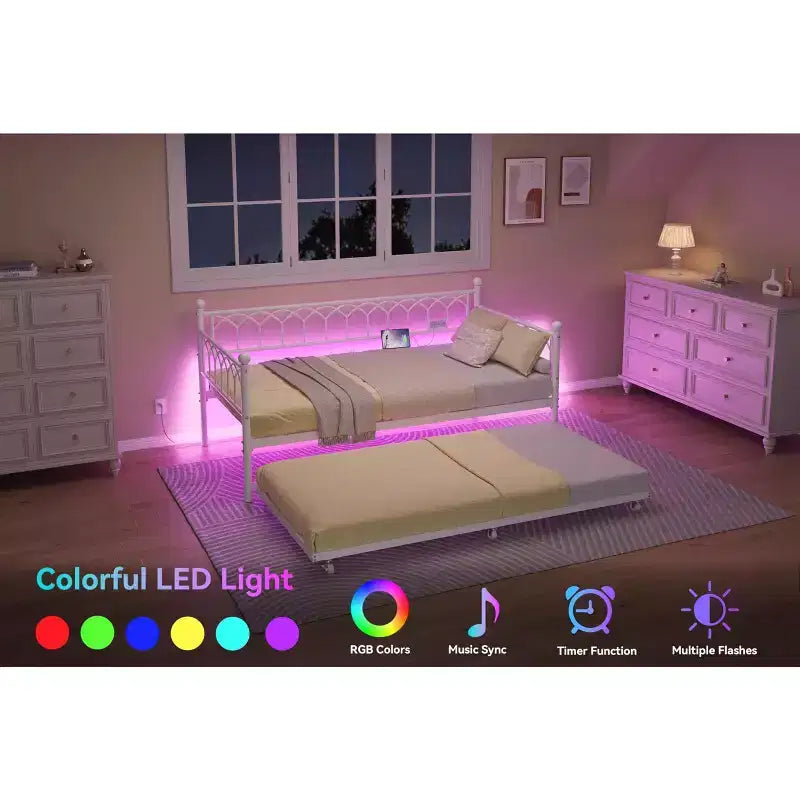 Cadre de lit plateforme en métal robuste GUSTOWAVE, avec station de recharge et lumières LED