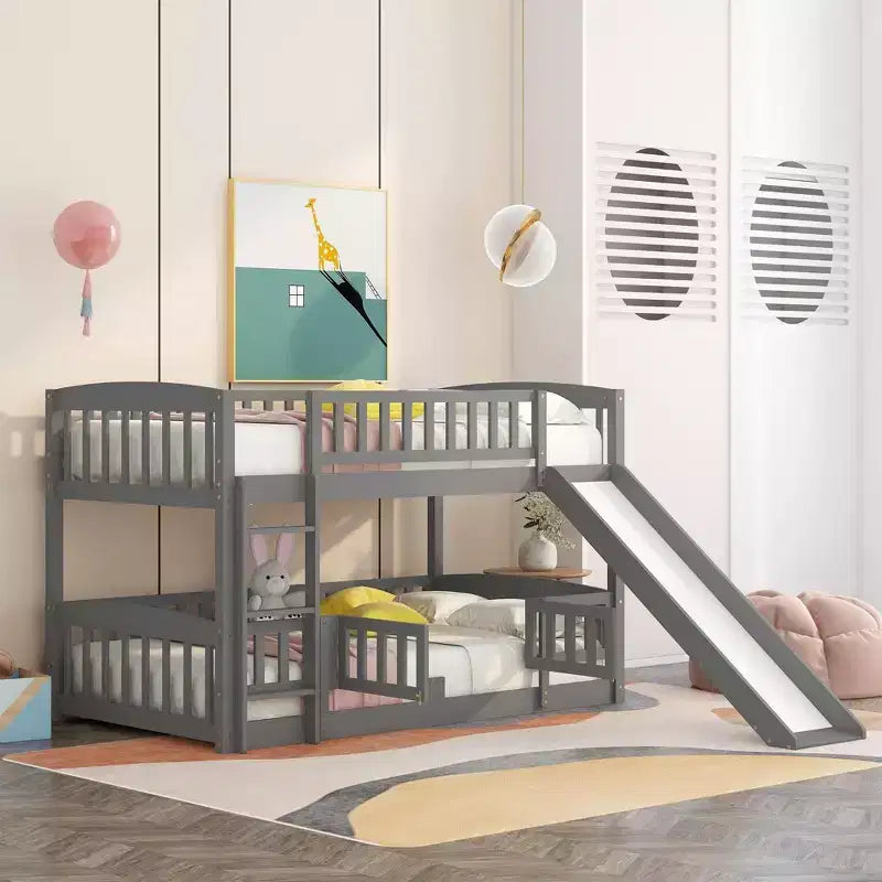 Lit superposé avec toboggan, lits superposés bas doubles avec clôture et échelle pour enfants et adolescents, blanc