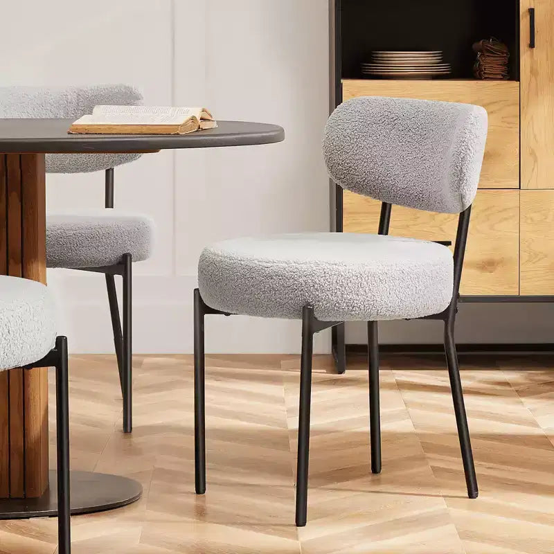 MAYEERTY Chaise de salle à manger confortable capitonnée, coussin d'assise gris, cadre en acier noir, dossier pour salle à manger et chambre à coucher
