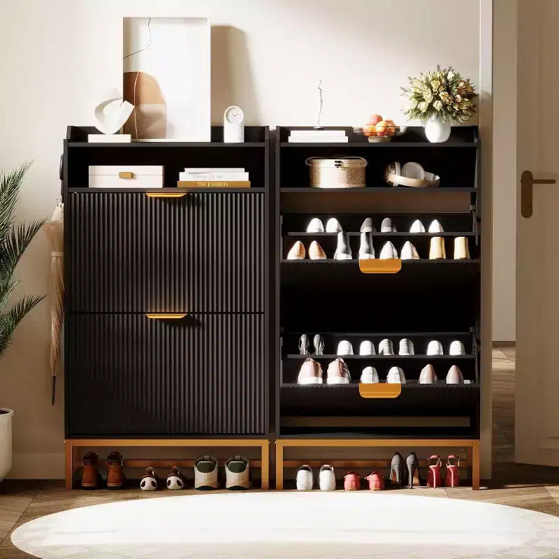 Meuble à chaussures cannelé avec 2 tiroirs basculants et étagère ouverte, organisateur de rangement moderne pour entrée, 44 po, étagère à chaussures en bois avec poignées dorées pour couloir et hall d'entrée