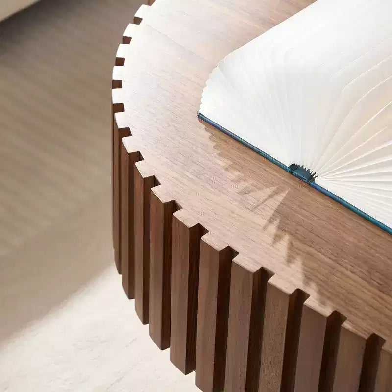 Table basse ovale moderne Okak, 112 cm de long avec piédestal robuste, table basse tambour compacte pour petit salon ou bureau