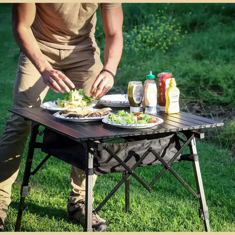 Table de camping pliante Arrowhead Outdoor, en aluminium, réglable en hauteur, avec filet de rangement sous la table et sac de transport, noire