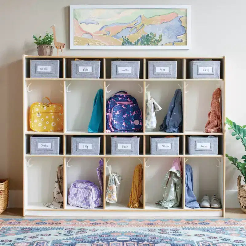 Range-chaussures en bois à 10 compartiments Guidecraft EdQ pour salle de classe, organisateur de casiers en bois naturel pour enfants avec étagères et crochets pour manteaux