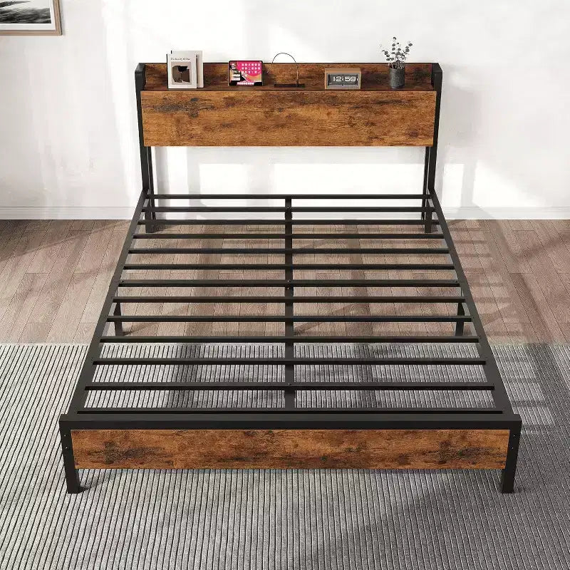 Cadre de lit plateforme King Size Acekool avec rangement, station de charge USB, cadre en métal industriel, tête de lit en bois, pas besoin de sommier tapissier