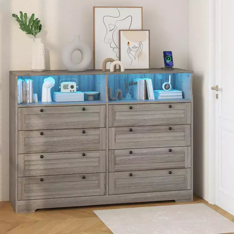 Coolmee Commode en bois pour chambre à coucher avec 8 tiroirs, commode moderne en bois avec lumières LED et prise de courant, commode de 140 cm de large, meuble TV