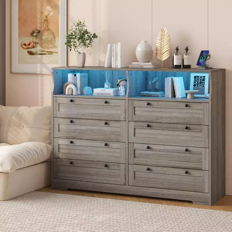 Coolmee Commode en bois pour chambre à coucher avec 8 tiroirs, commode moderne en bois avec lumières LED et prise de courant, commode de 140 cm de large, meuble TV