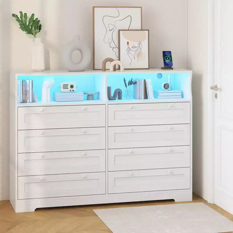 Coolmee Commode en bois pour chambre à coucher avec 8 tiroirs, commode moderne en bois avec lumières LED et prise de courant, commode de 140 cm de large, meuble TV