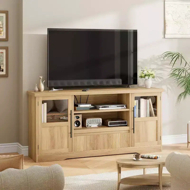 Meuble TV 63 po pour téléviseurs jusqu'à 72 po - Meuble de divertissement style ferme avec motif ondulé, 2 armoires à portes vitrées et étagères ouvertes, console multimédia pour salon