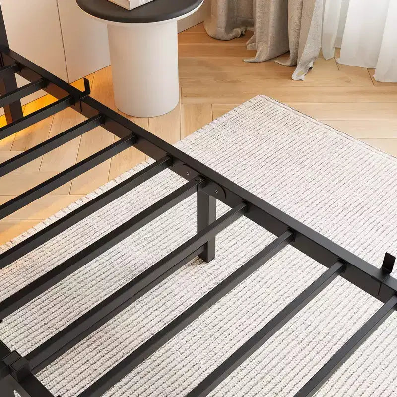 MAYEERTY Lit double en métal avec tête de lit en bois, étagère de rangement et chargeur intégré, silencieux, ne nécessite pas de sommier tapissier, marron rustique