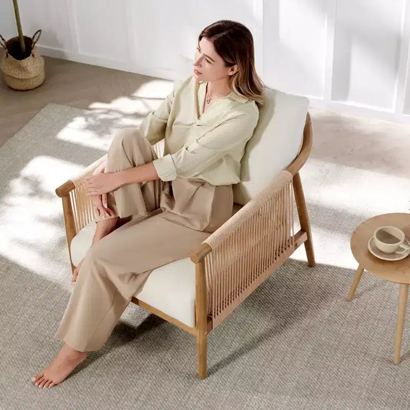 Fauteuil d'appoint de ferme moderne Spruce&Spring avec accoudoirs en bois tressé
