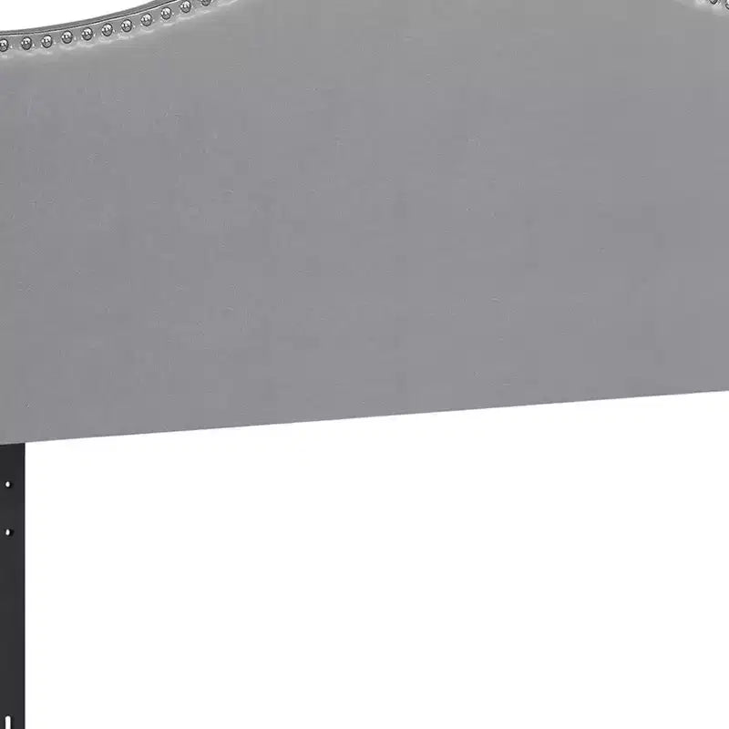 Tête de lit Queen HomeRoots en similicuir gris capitonné avec garniture cloutée