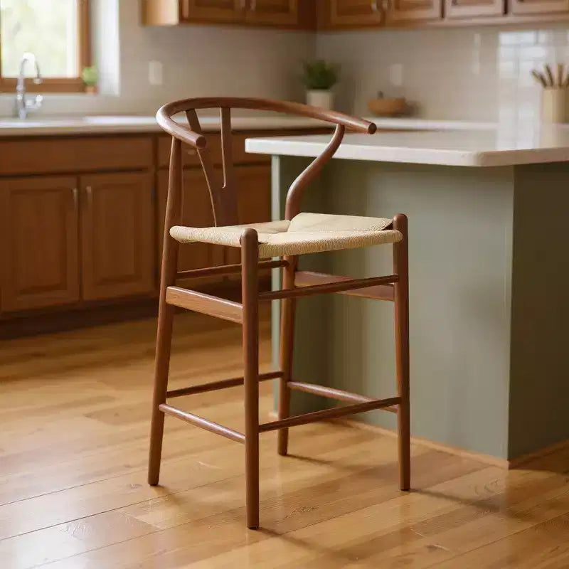Chaise de bar HomeRoots 27 en bois massif beige et noyer, hauteur comptoir