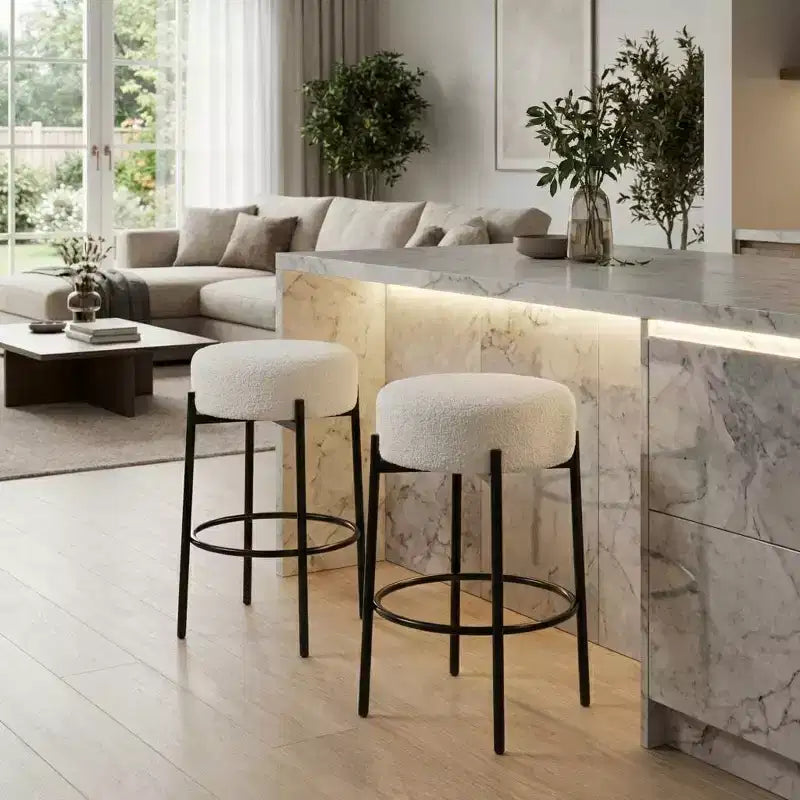 Lot de 2 tabourets de bar modernes hauteur comptoir 61 cm avec assise souple, sans dossier et pieds en métal pour îlot de cuisine, bar ou salle à manger