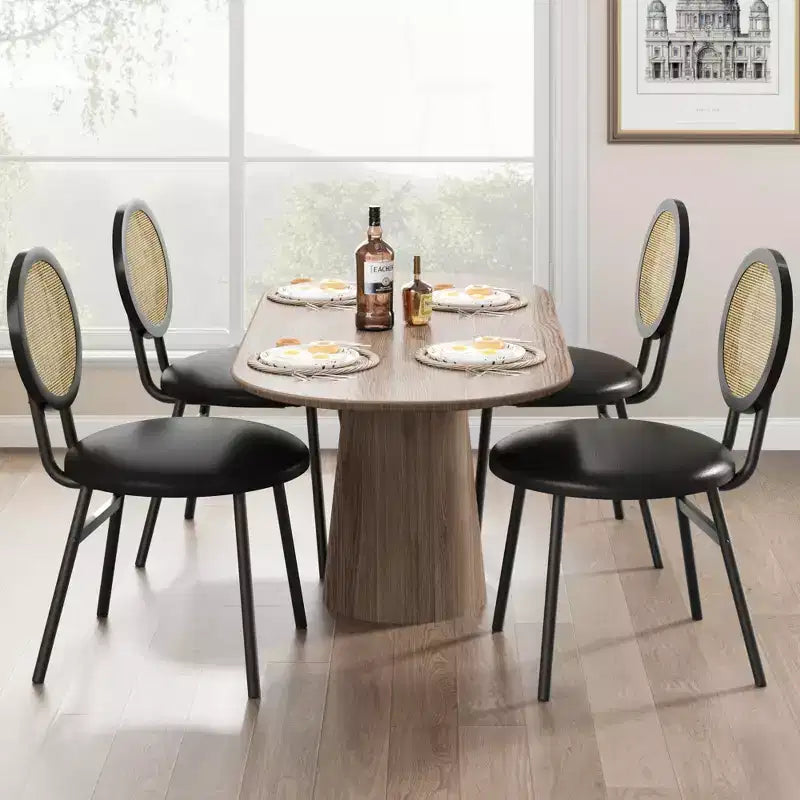 Lot de 4 chaises de salle à manger en rotin. Chaises de cuisine modernes rembourrées avec coussins épais et pieds en métal. Idéales pour les petits espaces.