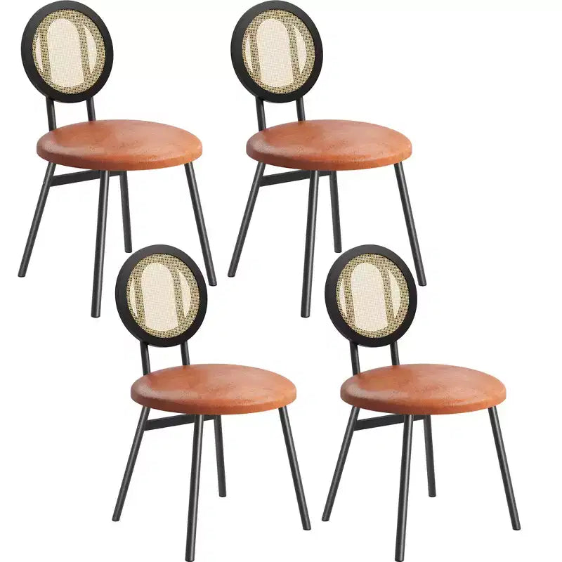 Lot de 4 chaises de salle à manger en rotin. Chaises de cuisine modernes rembourrées avec coussins épais et pieds en métal. Idéales pour les petits espaces.