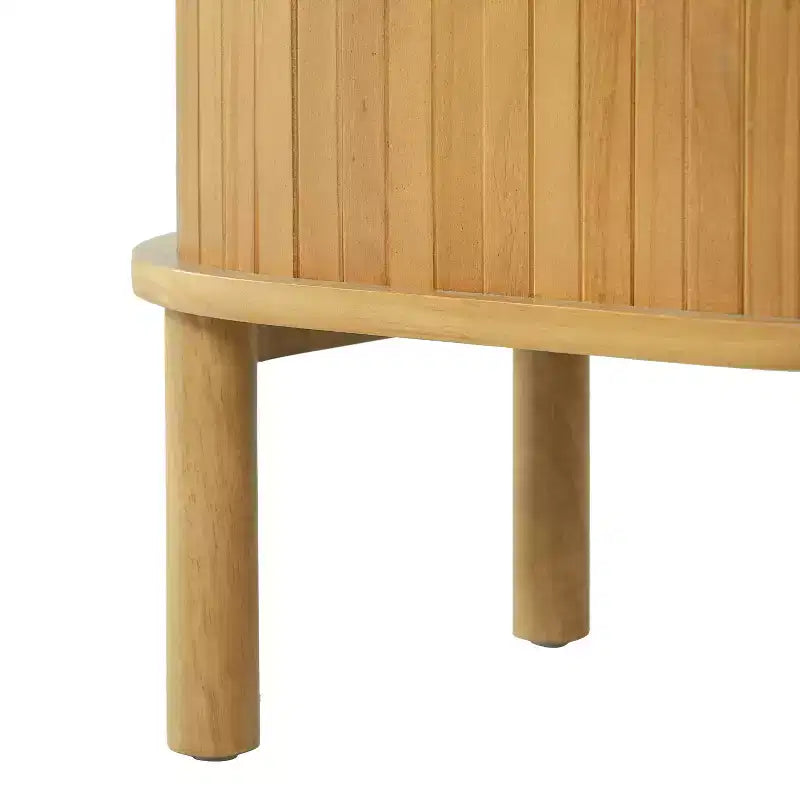 Table de chevet en bois courbé de style scandinave moderne Christopher Knight Home Bennett avec portes coulissantes à lattes
