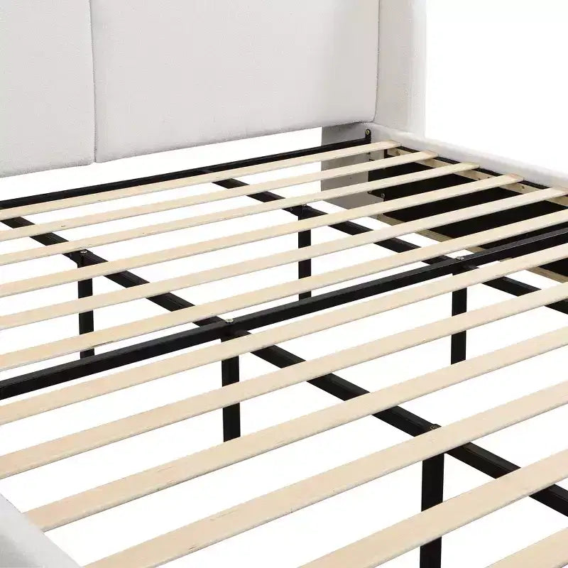 Lit plateforme moderne Whisen King avec tête de lit double oreiller, rembourré, tissu bouclé doux, design latéral ailé, lattes en bois massif