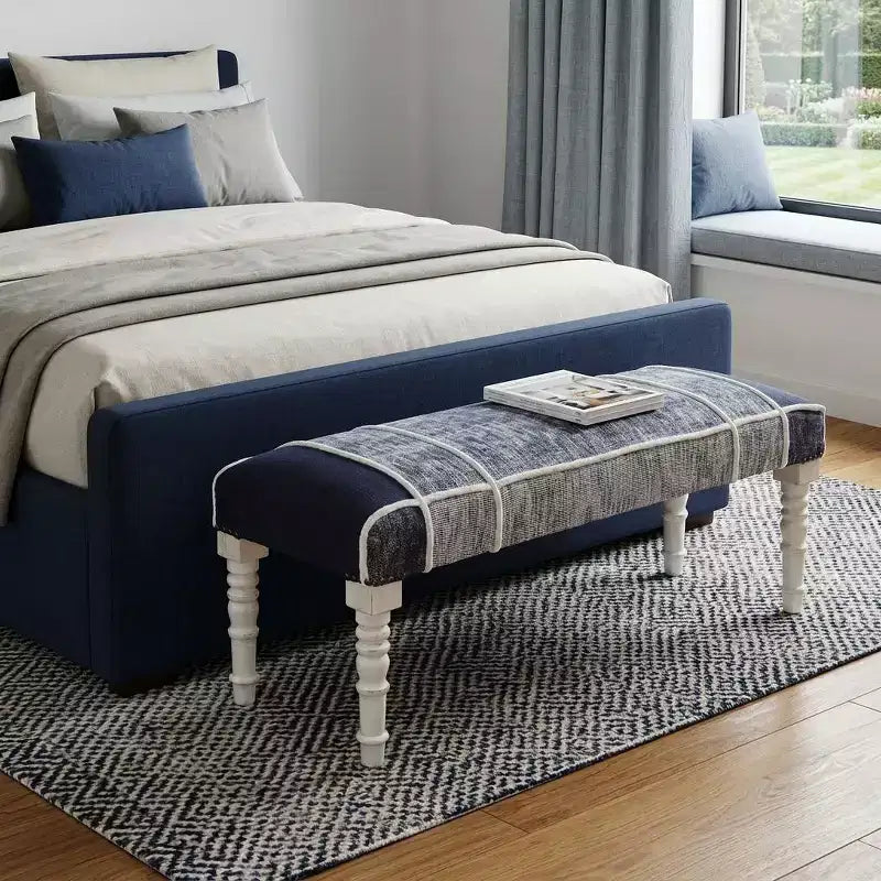 Banc rembourré HomeRoots 47 avec pieds blancs texturés bleu et gris