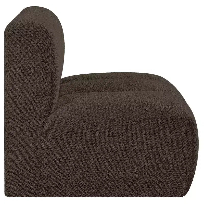 Chaise droite en tissu bouclé Arc Meridian Furniture