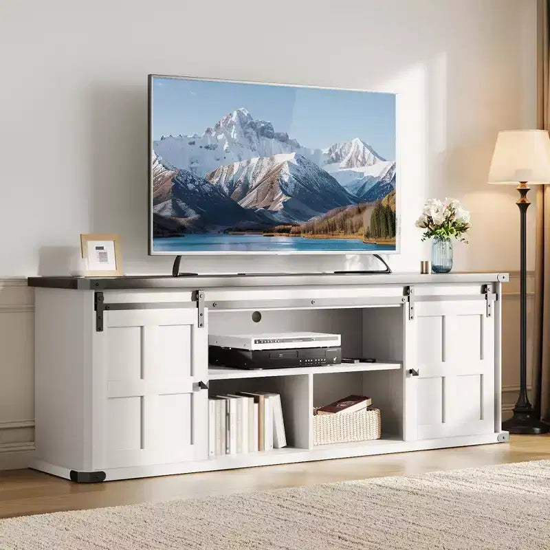 Meuble TV de ferme pour téléviseur de 75 pouces, console média de 70 pouces avec portes coulissantes de grange, armoires de rangement, étagères réglables, prises de courant intégrées