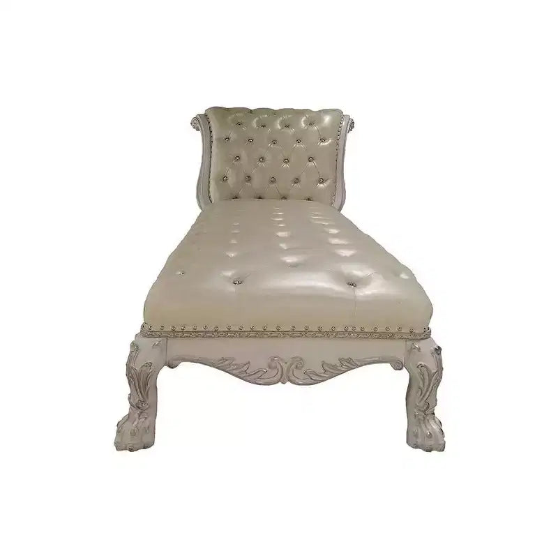 Chaise longue de Dresde 82" en similicuir et finition blanc cassé - Acme Furniture : garniture élégante à clous, cadre en bois, entretien par essuyage sec