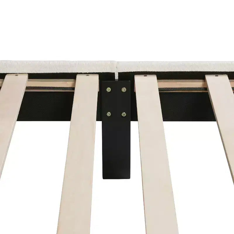 24/7 Shop At Home Lit plateforme avec tête de lit capitonnée Queen Heartwild Modern Boucle : Finition lisse et cadre en bois